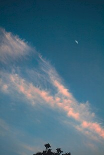 黄昏天空中的绚丽云彩