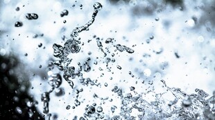 水花飞溅的动感瞬间