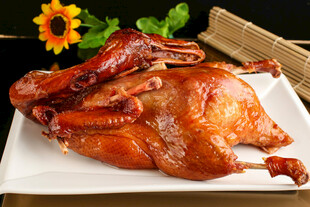 美味烤鸭摆拍特写