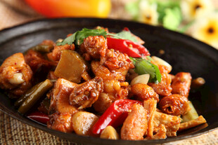 美味香辣炒鸡块