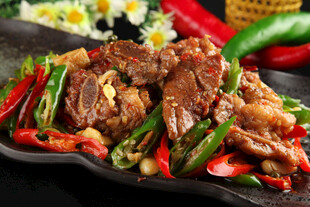 香辣美味炒排骨