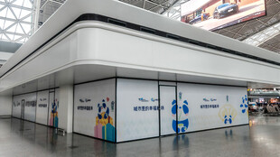 机场候机区墙面广告展示