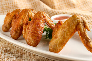 美味炸鸡翅摆盘展示