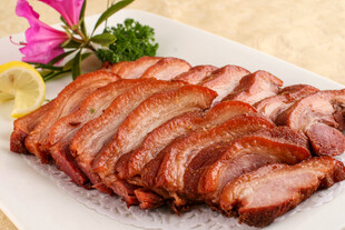 美味切片烤肉摆盘精致