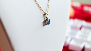 精致蓝钻吊坠项链