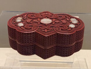 雕花嵌玉红木盒