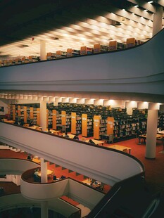 图书馆多层空间景观