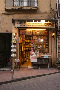 街角温馨的特色小书店