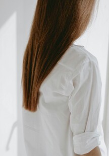 长发女子背影