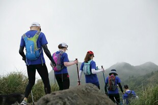 户外团队登山风采