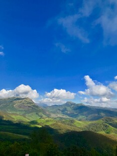 青山蓝天美景