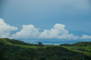 青山之上白云悠悠