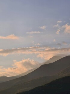 山间晚霞美景