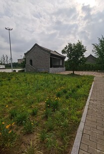 田野旁的小屋