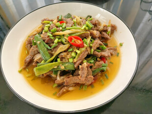 蒜苗炒肉片