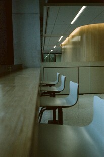 现代简约风格室内桌椅场景