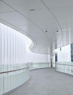 现代弧形走廊建筑空间