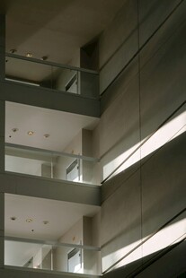 现代多层建筑内部空间
