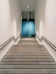 现代简约风格室内楼梯