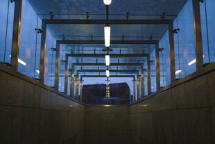 地下通道内部工业风场景