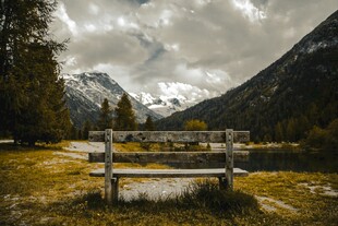 山间长椅