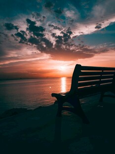 夕阳下长椅