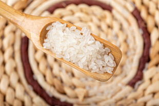 木勺中的优质白米