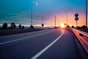 夕阳下的公路美景