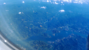 俯瞰山川河流景观