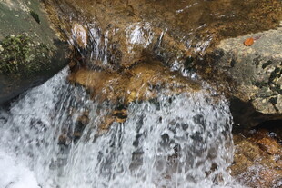 姑婆山山间小瀑布流水景致