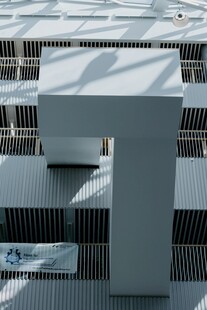 现代建筑独特几何结构