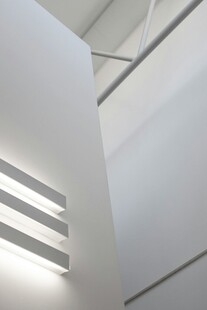 现代简约风格室内建筑一角