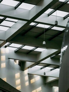 现代建筑内部屋顶结构
