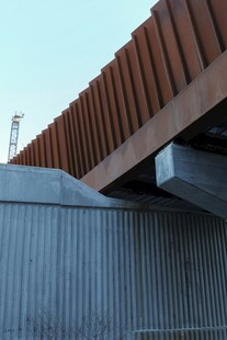 工业建筑屋顶局部景象