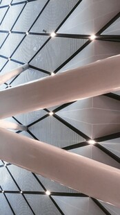 现代建筑内部几何结构景观