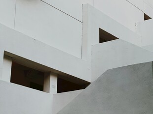 现代简约建筑外观一角