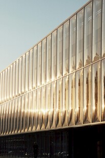 现代波纹金属建筑外观