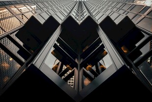 现代建筑内部几何结构景观
