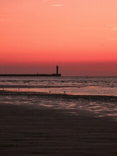 夕阳下的海边美景