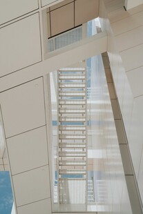 现代简约风格室内楼梯