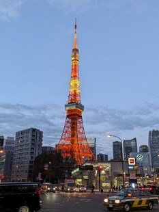 东京塔下的城市街景