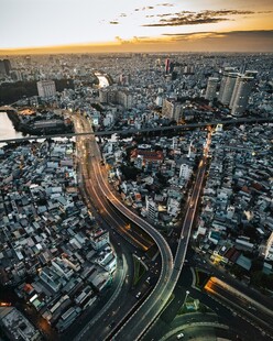 城市高架桥夜景俯瞰