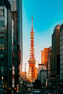 东京城市风光中的高塔景观