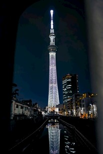 东京塔夜景倒影