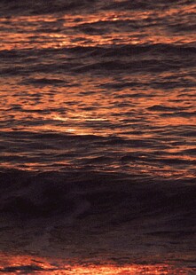 夕阳下波光粼粼的海面
