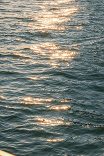 波光粼粼的海面