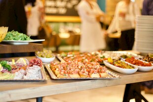 丰盛自助餐美食展示