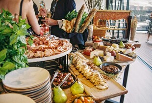 丰盛自助餐美食展示