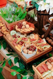 精致户外野餐美食拼盘
