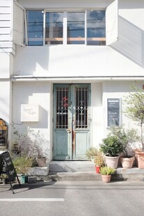 简约清新的白色住宅外观